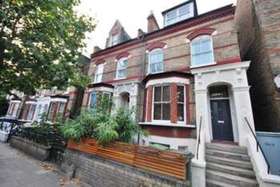 2 bedroom Flat for s...